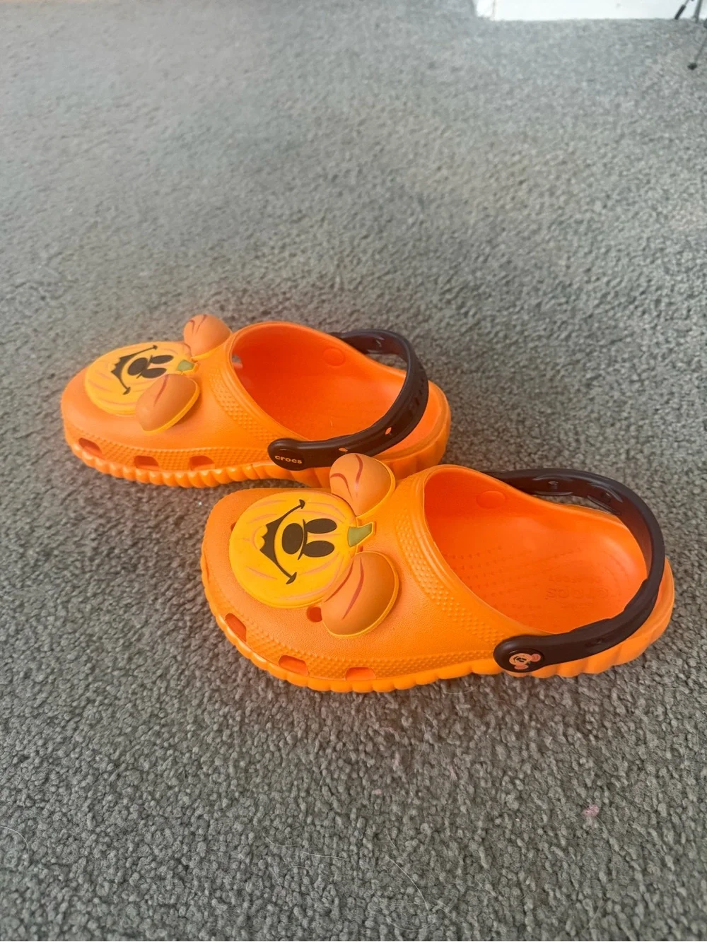 CROCS fun orange
